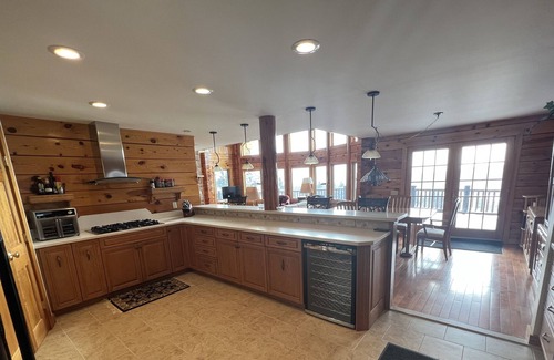 Colebrook Cabin | Cheerful and spacious log home4 bedroom 3 1/2 bath