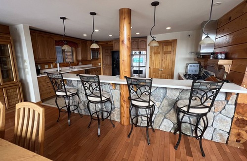 Colebrook Cabin | Cheerful and spacious log home4 bedroom 3 1/2 bath