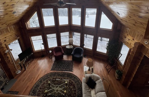 Colebrook Cabin | Cheerful and spacious log home4 bedroom 3 1/2 bath