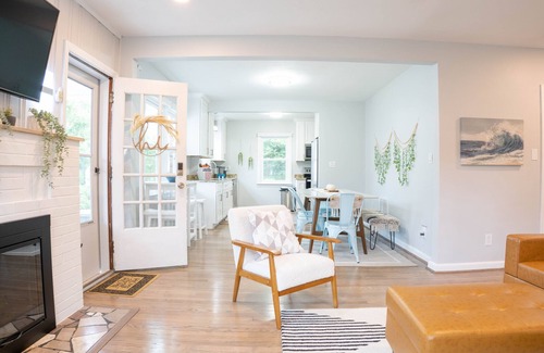 Norfolk Cottage | Cheerful Beach House with Rec House