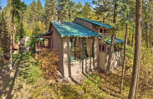Whitefish House | Cheerful Cabin in the woods with lake views.