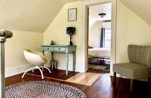 University District House | Cheerful & Clean Bungalow! Fabulous Location!