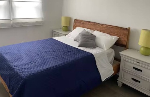 Green Creek House | Cheerful cottage minutes from the beach