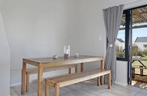 St. Helena Bay House | Cheerful Cottage on Britannia Beach, West Coast
