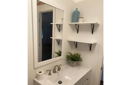 Hickman House | Cheerful, Cozy & Convenient stay to major towns…