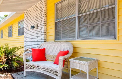 Sun Bay South House | Cheerful Cozy Cottage in South Tampa
