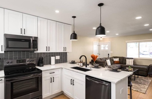 Scenic Heights Apartment | Cheerful Denver Hideaway W 2 Queen Beds Unit B