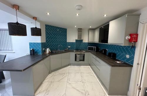 Headington House | Cheerful double bedroom in Oxford