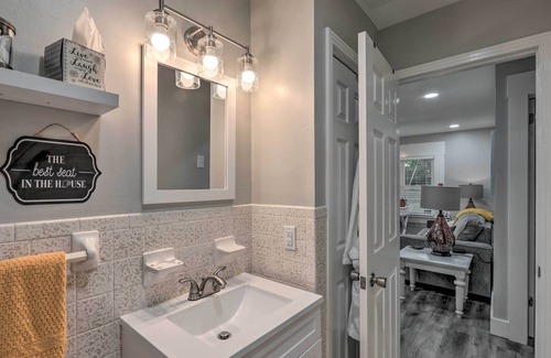 Lebanon House | Cheerful Duplex Unit - 1 Mi to State Park!
