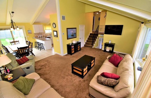 Eastward Look House | Cheerful four-bedroom home with central air