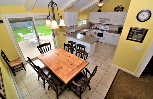 Eastward Look House | Cheerful four-bedroom home with central air