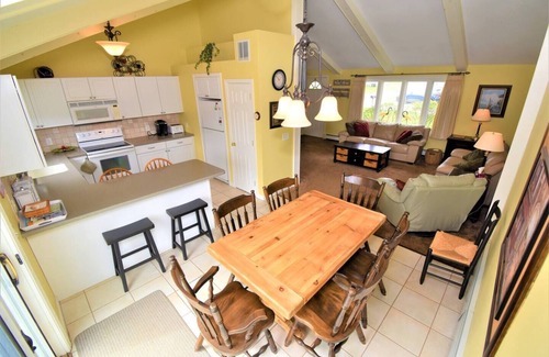Eastward Look House | Cheerful four-bedroom home with central air