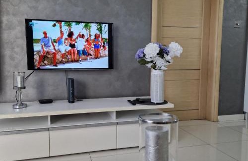 Msida Apartment | Cheerful holiday two bedrooms flat with BBQ