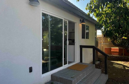 Bonita House | Cheerful Home.Next to ULV ina Safe Neighborhood.