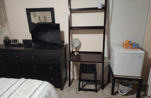 Virginia Beach House | Cheerful home with furnished room and fun hosts