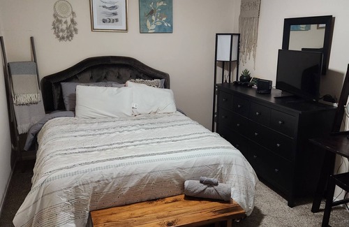 Virginia Beach House | Cheerful home with furnished room and fun hosts