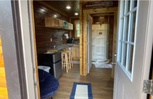 Hayesville House | Cheerful Lake Front Tiny Home