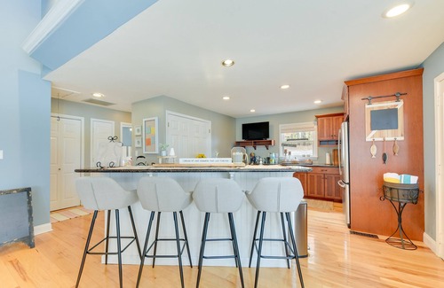 Bowling Green House | Cheerful Lake Wylie Home with Fire Pit!