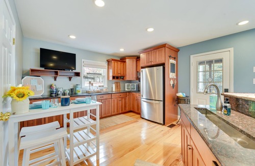 Bowling Green House | Cheerful Lake Wylie Home with Fire Pit!
