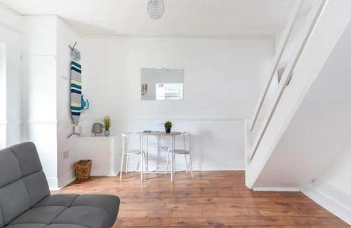 Liverpool Apartment | Cheerful Maisonette in the heart of Orrell Park