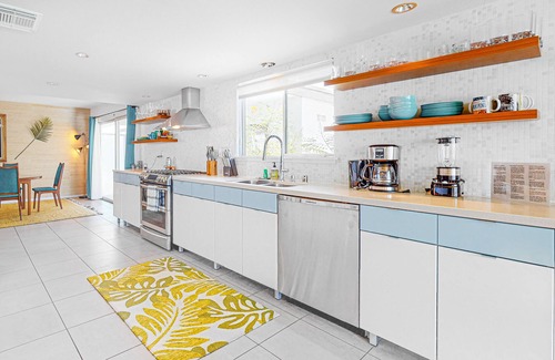 Sunmor House | Cheerful mid-century home w/private pool, spa, firepit & mountain views