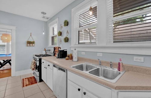 Vollintine-Evergreen House | Cheerful Midtown home with view of Rhodes College