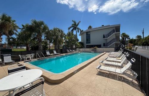 Bradenton Beach House | Cheerful Oasis on Anna Maria Island
