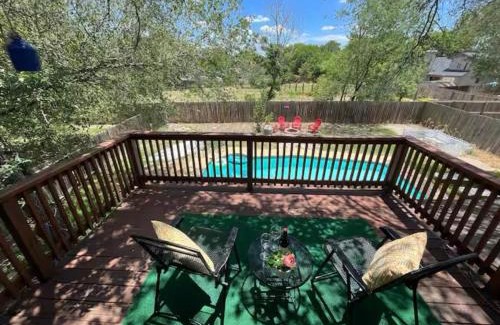 North San Antonio - SAT Bed & Breakfast | Cheerful Private Room With Pool