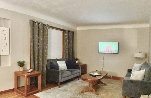 South Euclid House | Cheerful retreat
