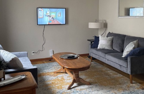 South Euclid House | Cheerful retreat