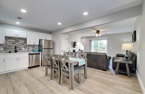 Kimberling City House | Cheerful Townhouse - Walk to Table Rock Lake!