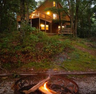 Rockbridge House | Cheerful Two Bdrm Cabin with Hot Tub & Pet Friendly