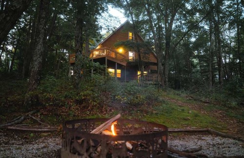 Rockbridge Cabin | Cheerful Two Bdrm Cabin With Hot Tub & Pet Friendly