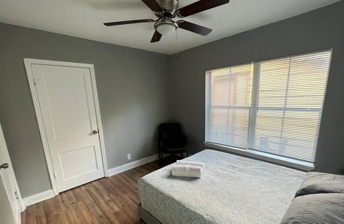 Northwest Los Angeles Heights House | Cheerful Two Bedroom House Near Downtown San Antonio