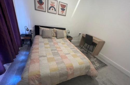 Pembroke Dock Apartment | Cheerful Two Bedrooms Town house with free parking