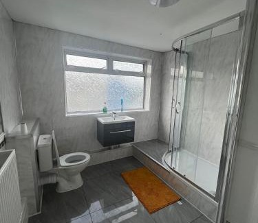 Pembroke Dock Apartment | Cheerful Two Bedrooms Town house with free parking