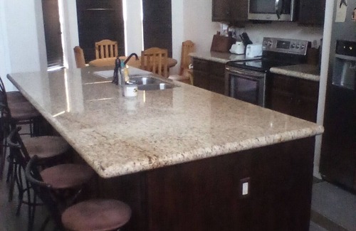 Glendale House | Cheerful two bedroom Home near Superbowl Stadium 1¼ miles