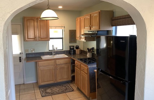 Truth or Consequences House | Cheerful Bungalow Walking Distance from Hot Springs District for Long Term Stays