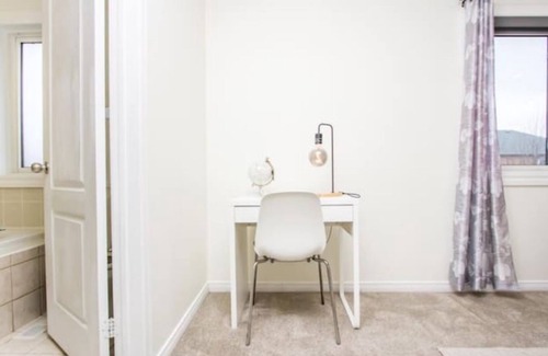 Newmarket House | Cheerfull 3-Bedroom Home in Newmarket