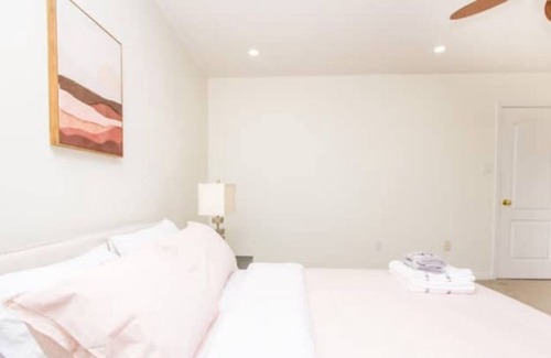 Newmarket House | Cheerfull 3-Bedroom Home in Newmarket
