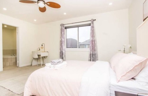 Newmarket House | Cheerfull 3-Bedroom Home in Newmarket