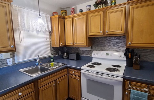 Little Salisbury Villa | Cheery & Cozy Beach Villa - Walk To Beach