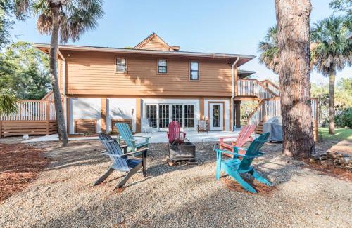 Saint Helena Island House | Cheery home with fire-pit, screened-in porch - pets allowed