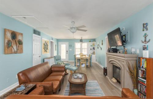 Saint Helena Island House | Cheery home with fire-pit, screened-in porch - pets allowed