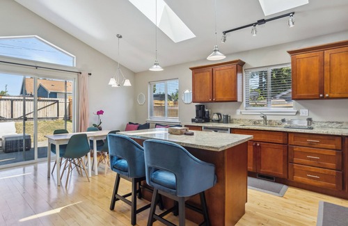 South Tacoma House | Cheery Tacoma Vacation Rental: 7 Mi to Owen Beach!