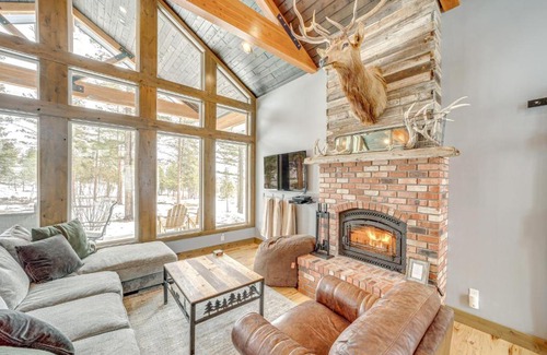 Pateros House | Chelan Mountain Retreat Chalet with Fire Pit!