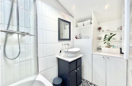 Great Leighs House | Chelmsford Cottage Homestay Free Parking Fab Garden