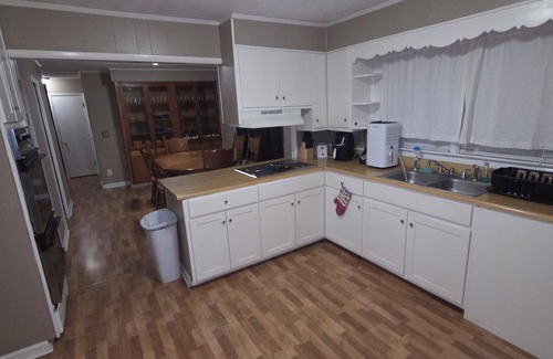 Rogersville House | Chelsy's Countryside Getaway 3BR near Rogersville