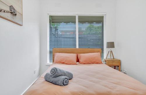 Cheltenham Apartment | Cheltenham Delight - Renovated Two Bedroom Unit