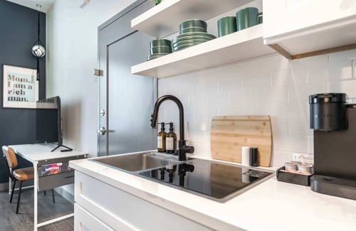 Macon Apartment | Cher + Etta Inspired Stay |Bold, Bright & Walkable